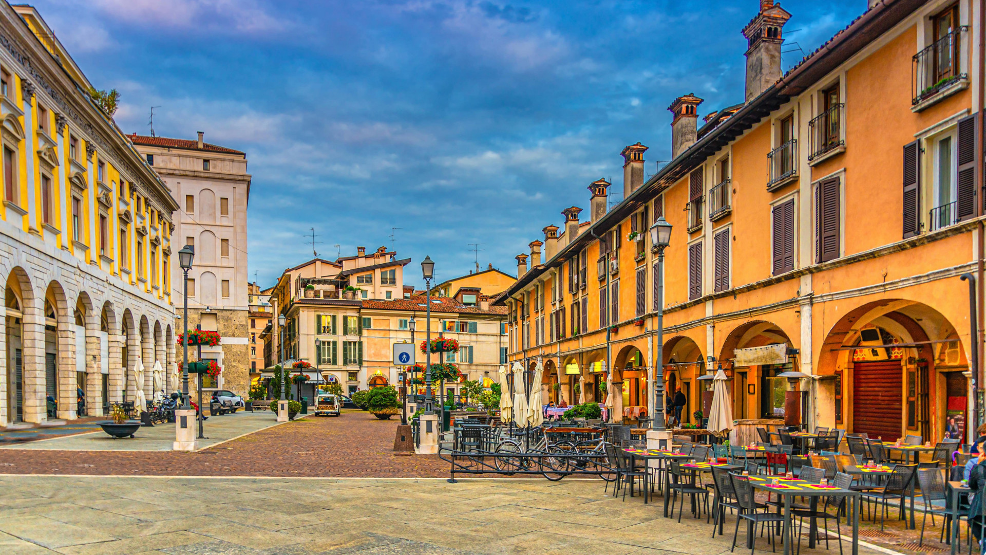 Lombardije - Brescia - plein centrum - terrassen